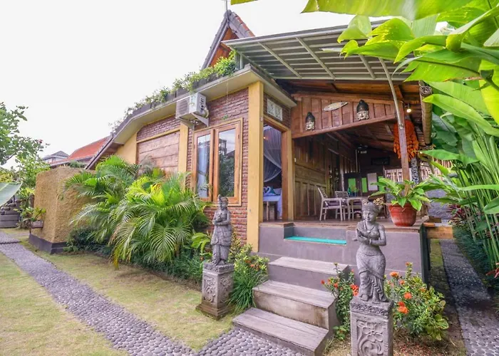 Guest house Taman Pesona 4*